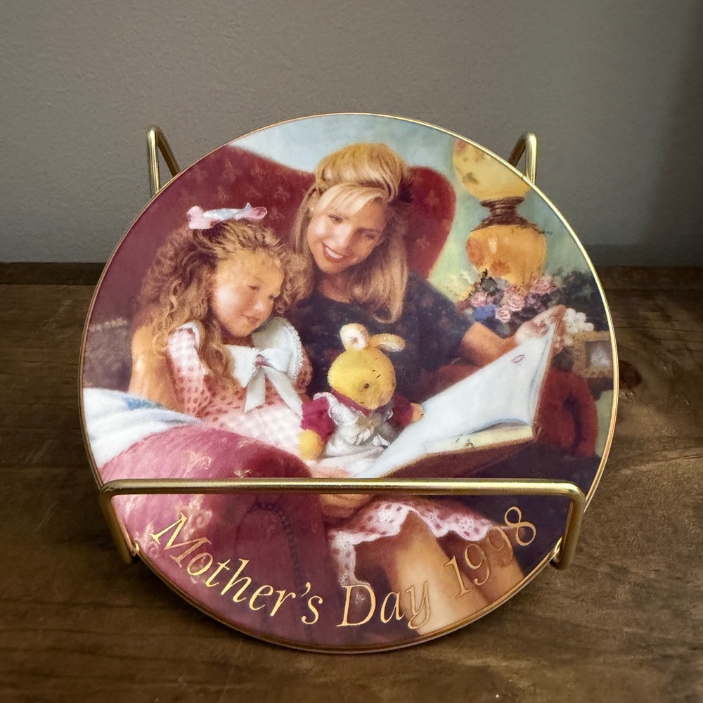 Vintage Avon Mother’s Day Collectible Plates, Set of 5, 1996-2000, No Defects - Picture 5 of 7